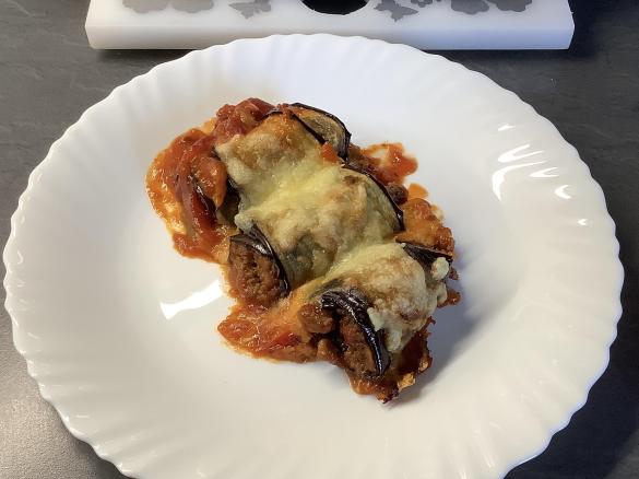 Canelones de Berenjena  rellena de salsa boloñesa